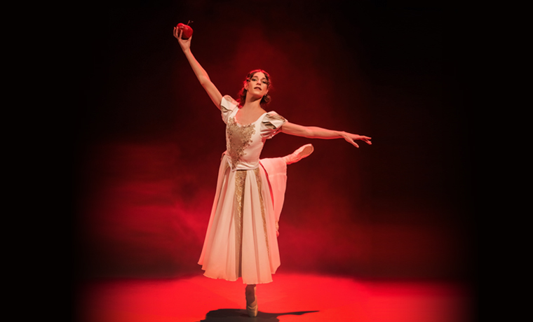 image of SNOW WHITE